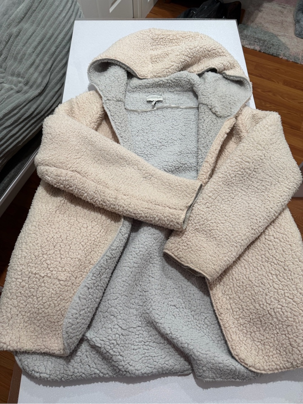 Urban Outfitters Reversible Sherpa Jacket in Cream & Light Gray